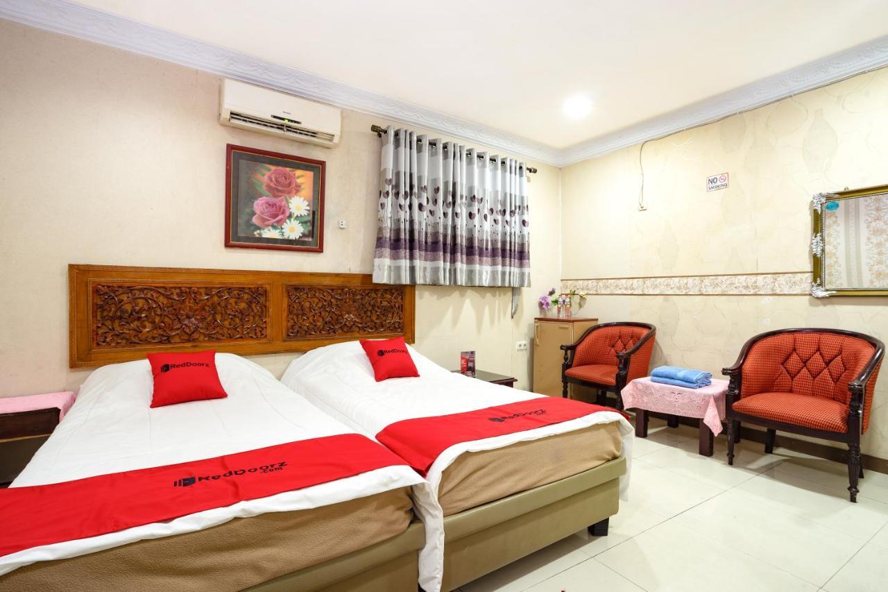 Hotel Reddoorz Near Rs Cikini